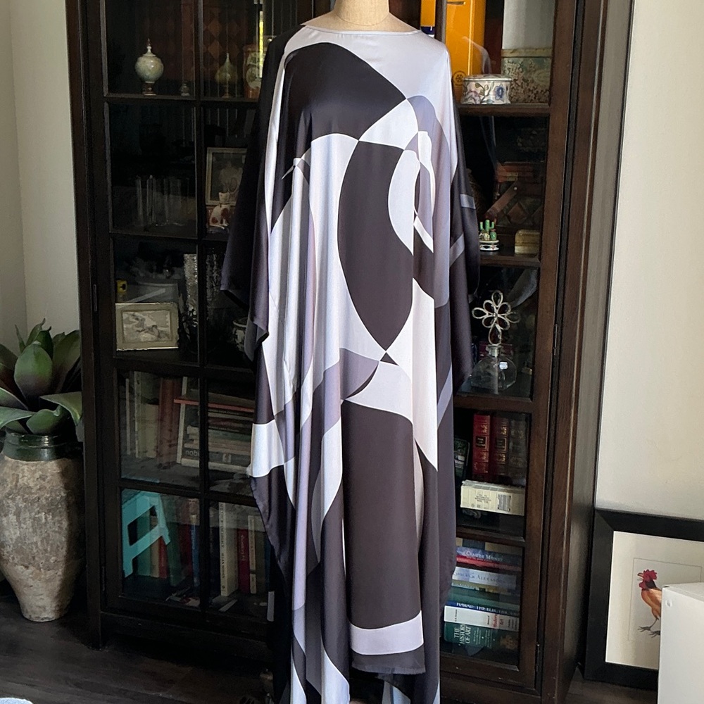 Source Unknown Black and White Asymmetrical Caftan, O/S
